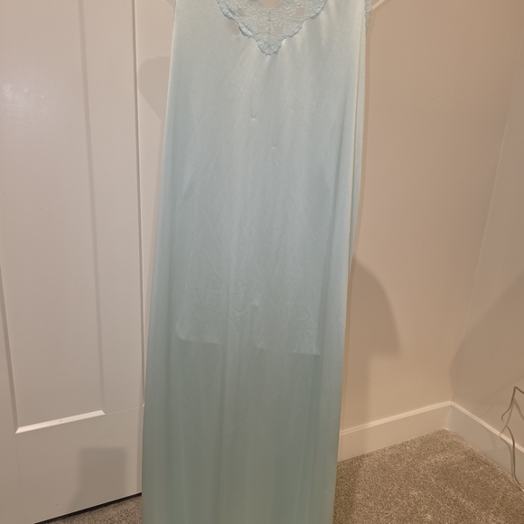 VTG Vanity Fair Soft Blue Lace Chemise - Picture 5 of 7